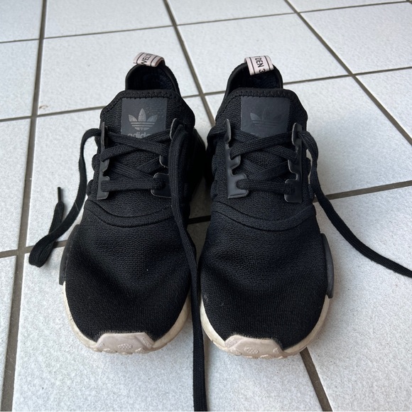 ADIDAS NMD R1 SNEAKERS - ORCHID PURPLE DETAILS - Picture 2 of 4